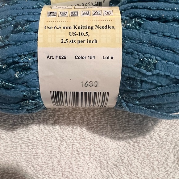 Universal Yarn Inc Charlotte Blue and Glitter  Color 154/ Lot 630-. - Picture 2 of 4